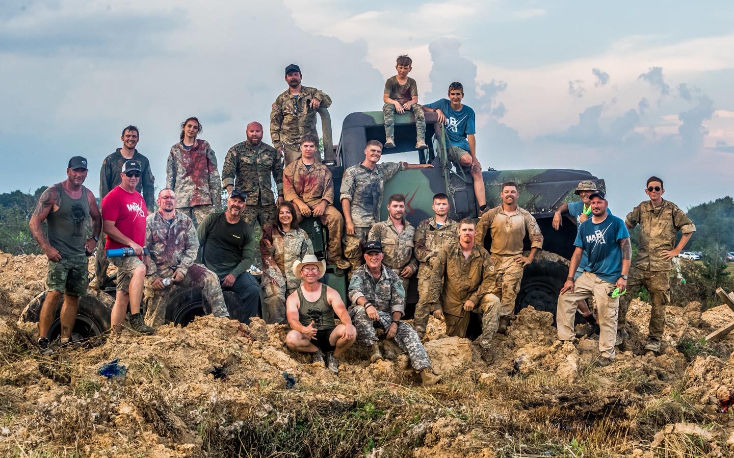 We work for you!!! A photo that perfectly captured your 2025 Battle Challenge crew  #photooftheday 
Don't miss 2026! 
#battle #battlechallenge #warxtrilogy #tohellandback #embracethesuck #suckitupbuttercup